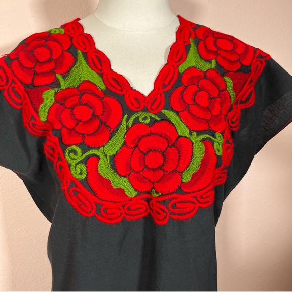 Vintage Bohemian Handmade Mexican Embroidered Red Floral Black Tunic Blouse - Picture 12 of 17